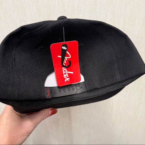 NWT Fender Black Hat Red Logo Camouflage Brim Flatbill SnapBack Hat, One Size - Picture 3 of 5
